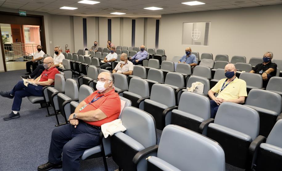Na semana do Dia do Portuário, 39 colaboradores com mais de 40 anos de casa recebem placa de agradecimento pelos serviços prestados.