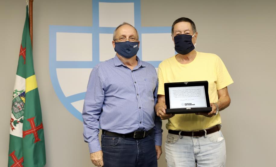 Na semana do Dia do Portuário, 39 colaboradores com mais de 40 anos de casa recebem placa de agradecimento pelos serviços prestados.