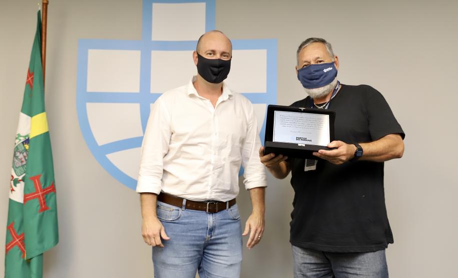 A Portos do Paraná encerrou nesta quarta-feira, dia 27, a entrega das homenagens aos colaboradores com mais tempo de empresa. Foram 38 portuários que receberam uma placa de agradecimento pelos mais de 40 anos de dedicação à empresa pública.