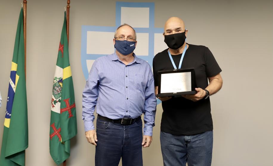 A Portos do Paraná encerrou nesta quarta-feira, dia 27, a entrega das homenagens aos colaboradores com mais tempo de empresa. Foram 38 portuários que receberam uma placa de agradecimento pelos mais de 40 anos de dedicação à empresa pública.