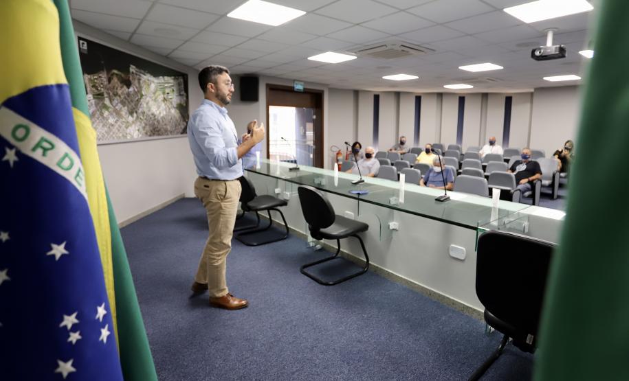 A Portos do Paraná encerrou nesta quarta-feira, dia 27, a entrega das homenagens aos colaboradores com mais tempo de empresa. Foram 38 portuários que receberam uma placa de agradecimento pelos mais de 40 anos de dedicação à empresa pública.