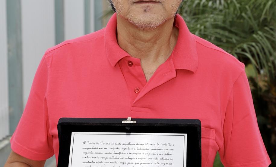A Portos do Paraná encerrou nesta quarta-feira, dia 27, a entrega das homenagens aos colaboradores com mais tempo de empresa. Foram 38 portuários que receberam uma placa de agradecimento pelos mais de 40 anos de dedicação à empresa pública.