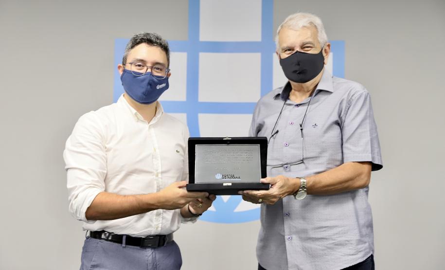 A Portos do Paraná encerrou nesta quarta-feira, dia 27, a entrega das homenagens aos colaboradores com mais tempo de empresa. Foram 38 portuários que receberam uma placa de agradecimento pelos mais de 40 anos de dedicação à empresa pública.