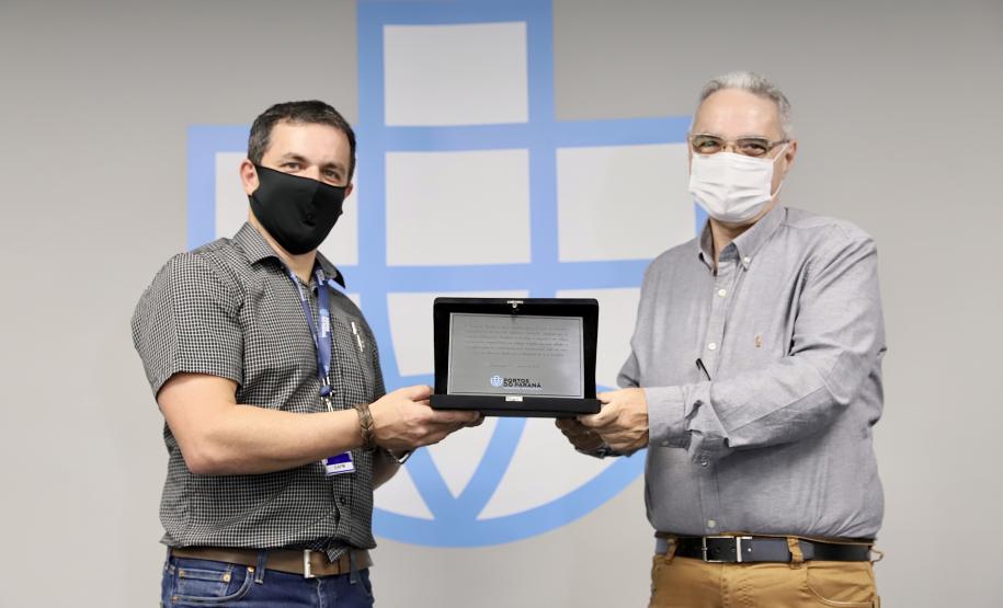 A Portos do Paraná encerrou nesta quarta-feira, dia 27, a entrega das homenagens aos colaboradores com mais tempo de empresa. Foram 38 portuários que receberam uma placa de agradecimento pelos mais de 40 anos de dedicação à empresa pública.