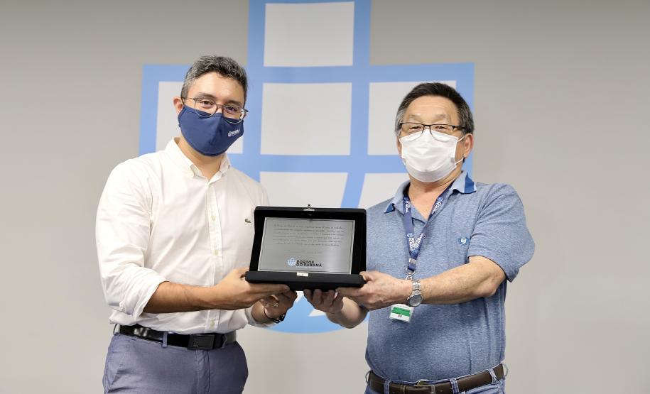 A Portos do Paraná encerrou nesta quarta-feira, dia 27, a entrega das homenagens aos colaboradores com mais tempo de empresa. Foram 38 portuários que receberam uma placa de agradecimento pelos mais de 40 anos de dedicação à empresa pública.