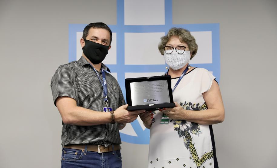 A Portos do Paraná encerrou nesta quarta-feira, dia 27, a entrega das homenagens aos colaboradores com mais tempo de empresa. Foram 38 portuários que receberam uma placa de agradecimento pelos mais de 40 anos de dedicação à empresa pública.