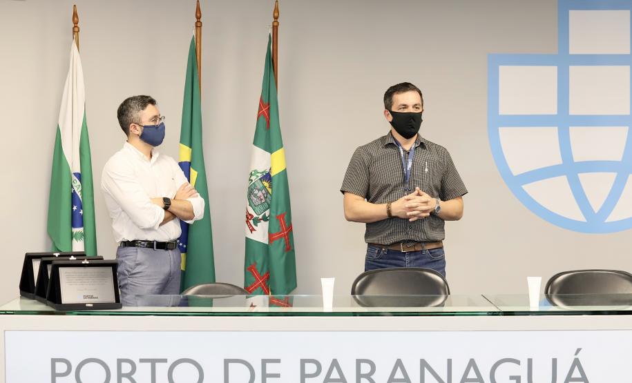 A Portos do Paraná encerrou nesta quarta-feira, dia 27, a entrega das homenagens aos colaboradores com mais tempo de empresa. Foram 38 portuários que receberam uma placa de agradecimento pelos mais de 40 anos de dedicação à empresa pública.
