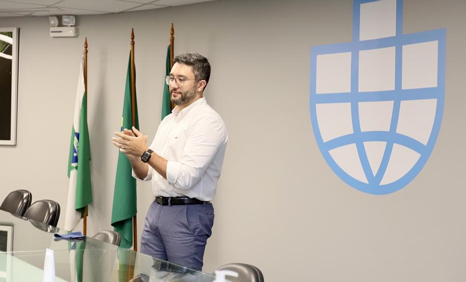 A Portos do Paraná encerrou nesta quarta-feira, dia 27, a entrega das homenagens aos colaboradores com mais tempo de empresa. Foram 38 portuários que receberam uma placa de agradecimento pelos mais de 40 anos de dedicação à empresa pública.