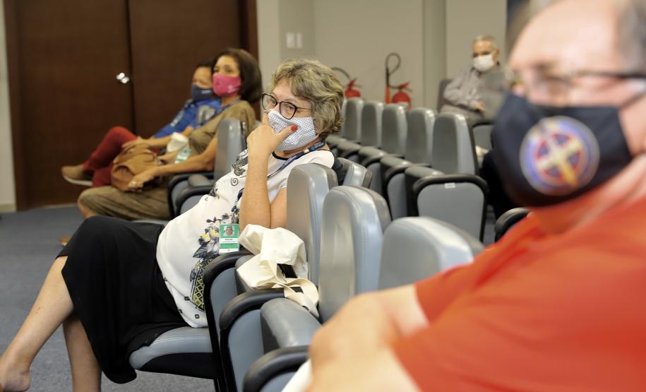 A Portos do Paraná encerrou nesta quarta-feira, dia 27, a entrega das homenagens aos colaboradores com mais tempo de empresa. Foram 38 portuários que receberam uma placa de agradecimento pelos mais de 40 anos de dedicação à empresa pública.