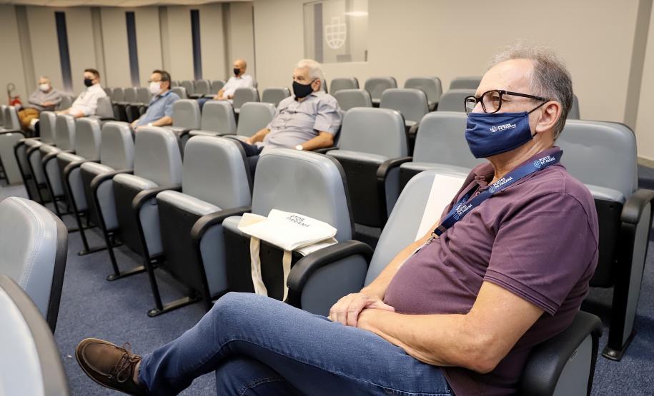 A Portos do Paraná encerrou nesta quarta-feira, dia 27, a entrega das homenagens aos colaboradores com mais tempo de empresa. Foram 38 portuários que receberam uma placa de agradecimento pelos mais de 40 anos de dedicação à empresa pública.