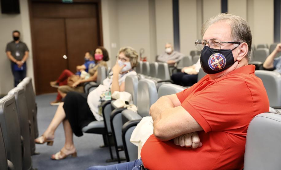 A Portos do Paraná encerrou nesta quarta-feira, dia 27, a entrega das homenagens aos colaboradores com mais tempo de empresa. Foram 38 portuários que receberam uma placa de agradecimento pelos mais de 40 anos de dedicação à empresa pública.