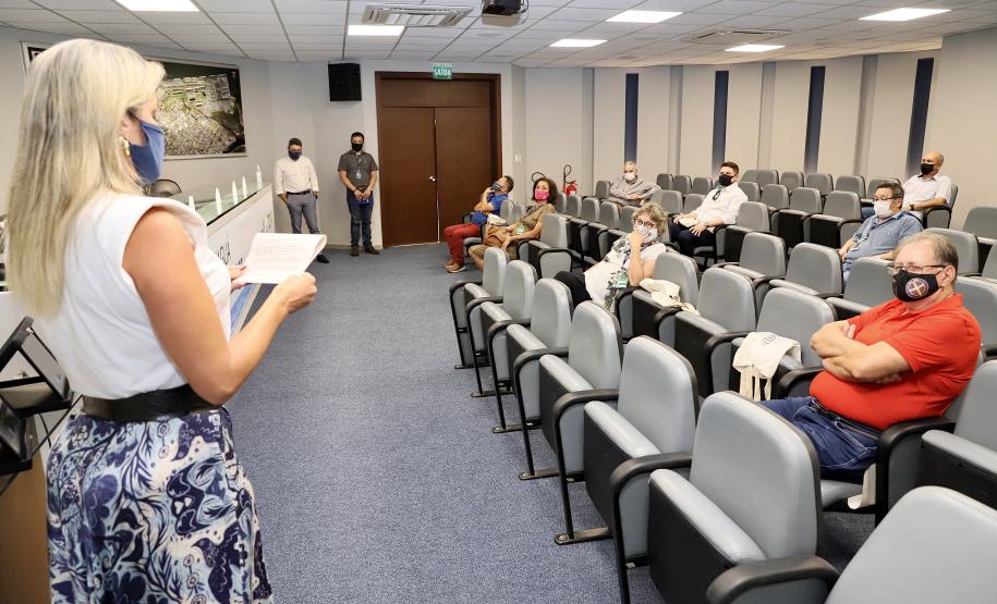 A Portos do Paraná encerrou nesta quarta-feira, dia 27, a entrega das homenagens aos colaboradores com mais tempo de empresa. Foram 38 portuários que receberam uma placa de agradecimento pelos mais de 40 anos de dedicação à empresa pública.