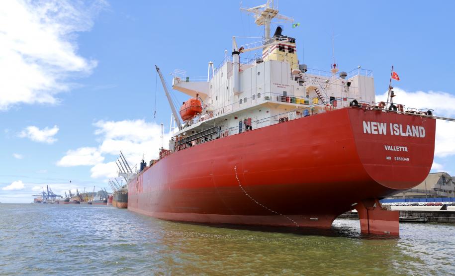 Números divulgados pela empresa pública Portos do Paraná mostram alta de 8% em relação ao recorde anterior (de 2019) e confirmam o melhor ano das exportações paranaenses. Compartilhar