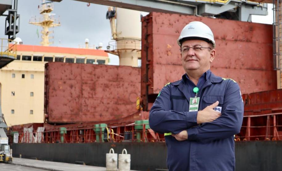 Comemorada no dia 28 de janeiro, a data ressalta o trabalho de mais de 3,1 mil homens e mulheres que atuam nos portos do Paraná. Enquanto muitos puderam desempenhar as funções remotamente, esses trabalhadores seguiram na ponta para garantir o movimento de cargas.