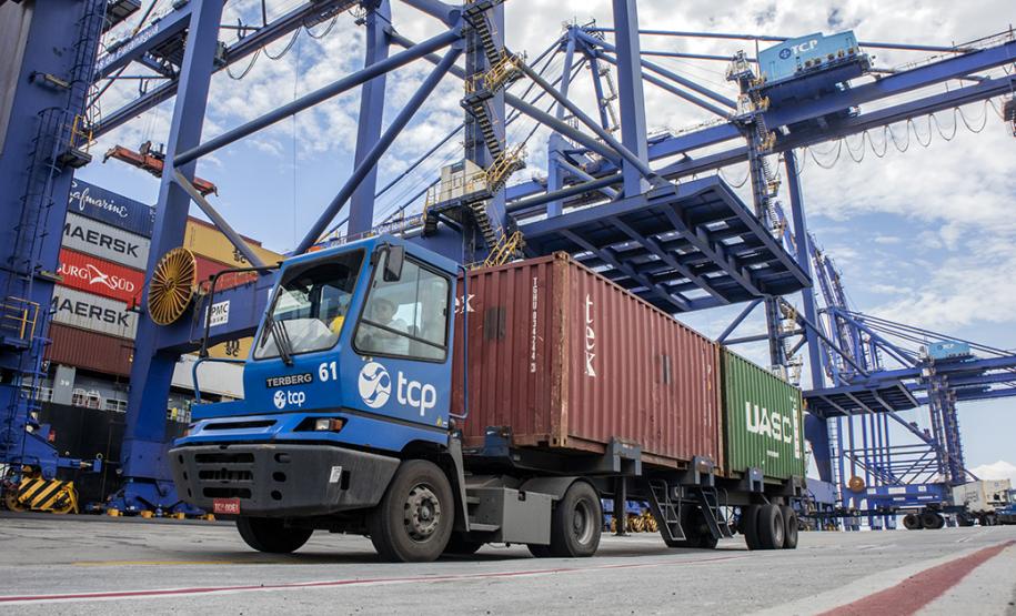 Foram 8.541.091 toneladas, 508.664 toneladas a mais que no ano anterior. Os produtos em contêineres representam 14,9% da movimentação geral dos portos do Paraná.