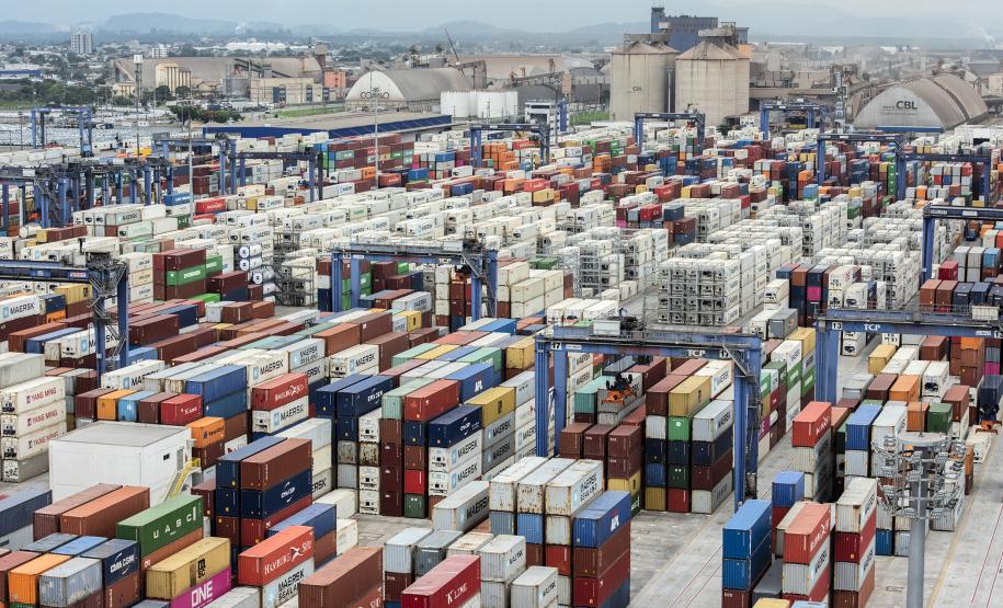 Foram 8.541.091 toneladas, 508.664 toneladas a mais que no ano anterior. Os produtos em contêineres representam 14,9% da movimentação geral dos portos do Paraná.