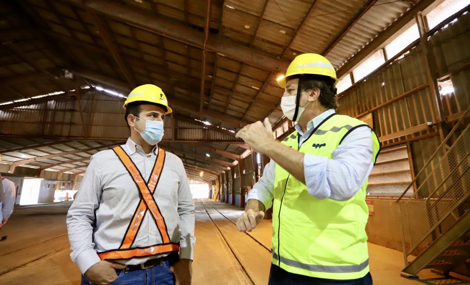 A comitiva conheceu os projetos que a Portos do Paraná desenvolve para aumentar a participação dessa matriz modal no transporte de carga. A pauta do encontro foi a importância da integração.