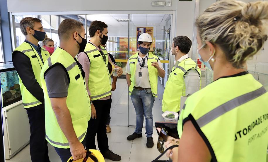 Referência nacional, Portos do Paraná recebe equipe da Codesa