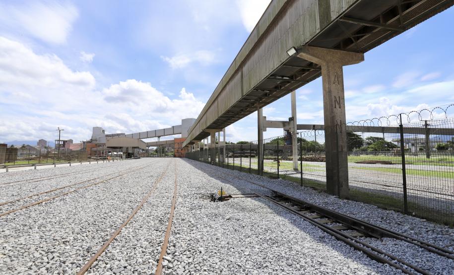 A Cotriguaçu, um dos onze terminais que integram o Corredor de Exportação Leste do Porto de Paranaguá, inaugurou, nesta quarta-feira (10), um novo desvio ferroviário. O investimento privado na remodelação, de R$8 milhões, vai ao encontro do Plano Estadual Ferroviário e dos projetos da Portos do Paraná para ampliação da capacidade e participação do modal no transporte de carga.