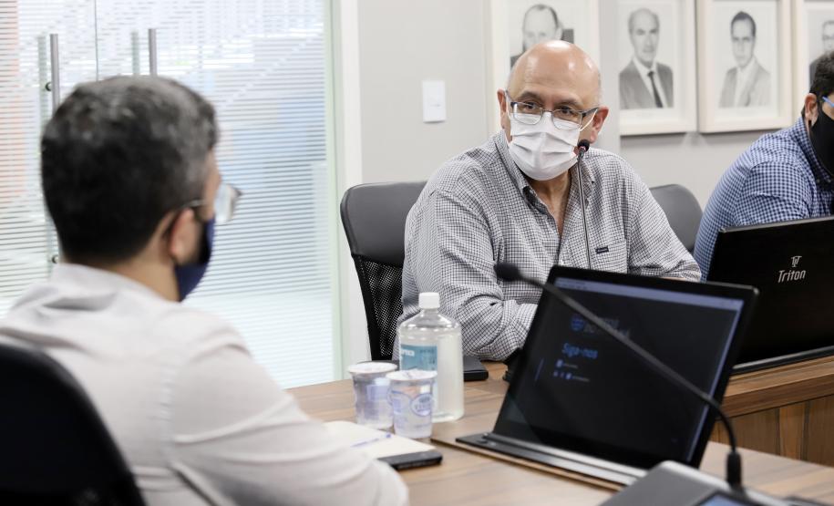 A comitiva conheceu os projetos que a Portos do Paraná desenvolve para aumentar a participação dessa matriz modal no transporte de carga. A pauta do encontro foi a importância da integração.