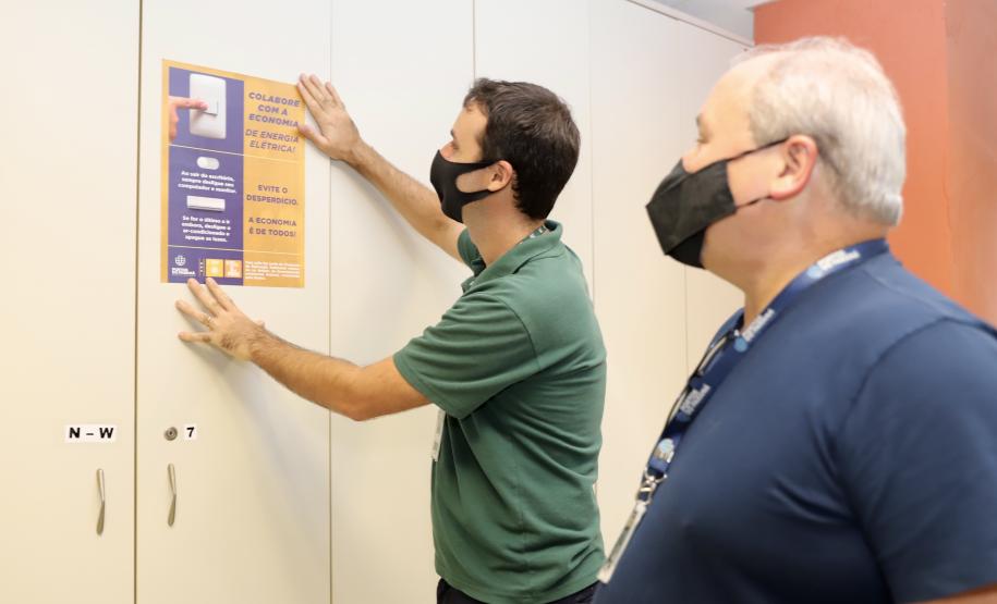 Cartazes e breves palestras trazem dicas e incentivam a economia na Portos do Paraná