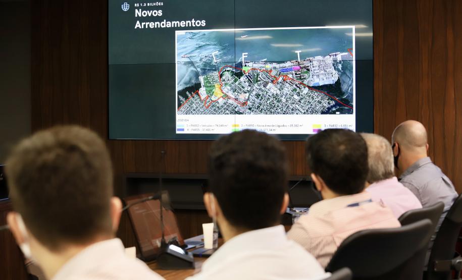 A comitiva conheceu os projetos que a Portos do Paraná desenvolve para aumentar a participação dessa matriz modal no transporte de carga. A pauta do encontro foi a importância da integração.