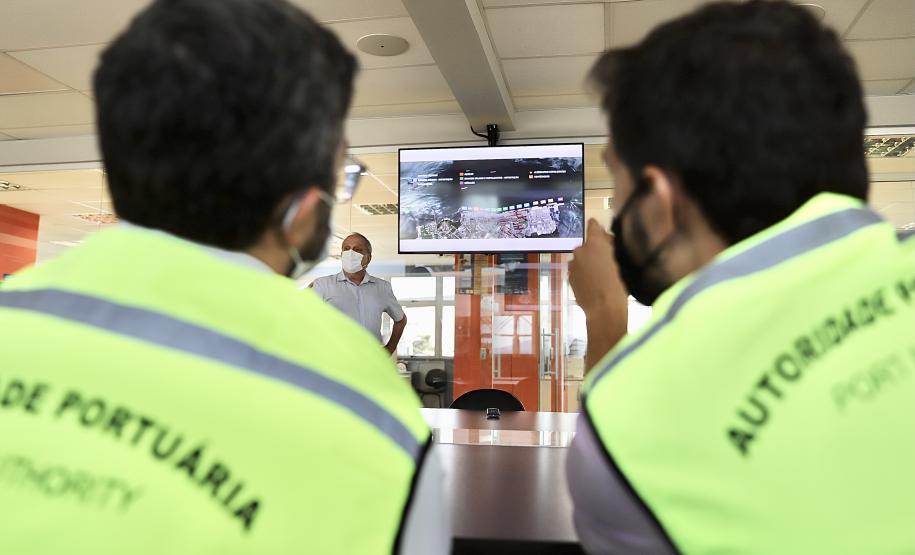 Referência nacional, Portos do Paraná recebe equipe da Codesa