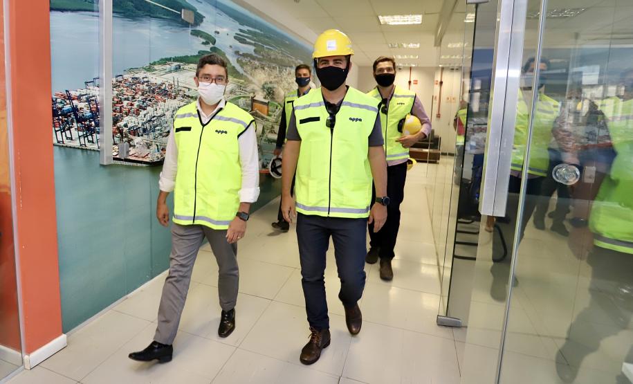 Referência nacional, Portos do Paraná recebe equipe da Codesa