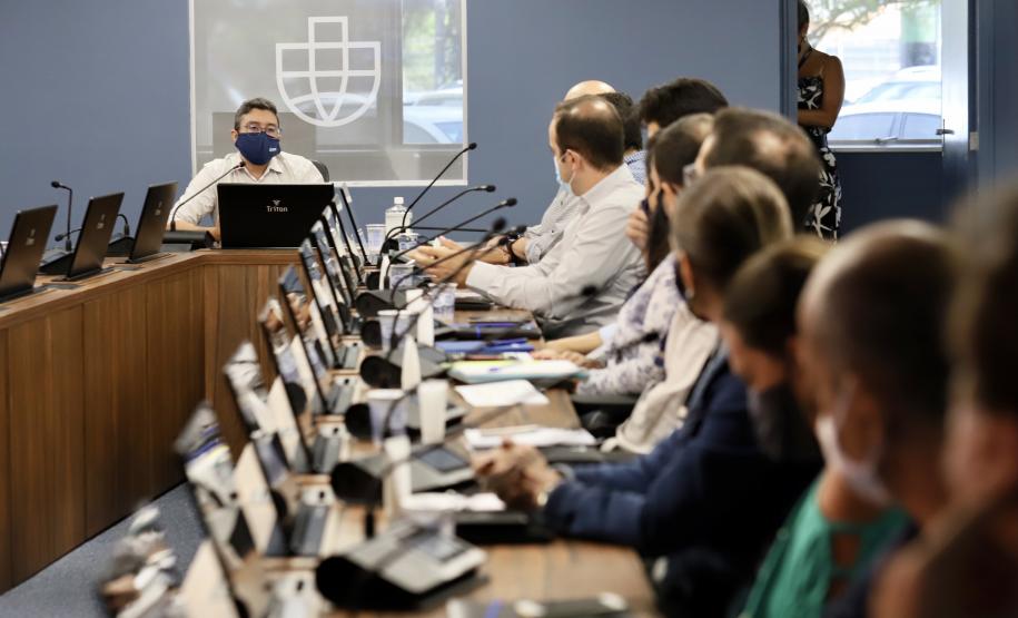 A comitiva conheceu os projetos que a Portos do Paraná desenvolve para aumentar a participação dessa matriz modal no transporte de carga. A pauta do encontro foi a importância da integração.