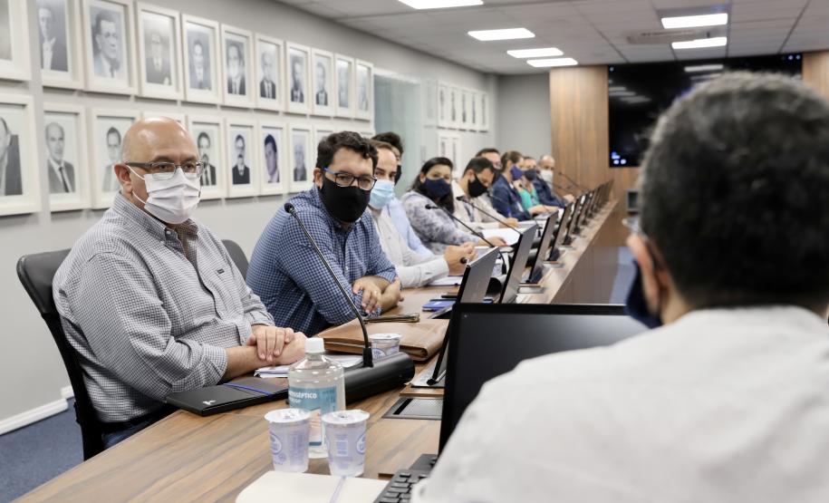 A comitiva conheceu os projetos que a Portos do Paraná desenvolve para aumentar a participação dessa matriz modal no transporte de carga. A pauta do encontro foi a importância da integração.