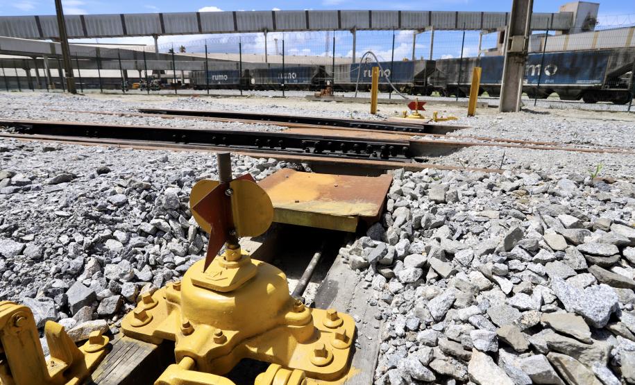 A Cotriguaçu, um dos onze terminais que integram o Corredor de Exportação Leste do Porto de Paranaguá, inaugurou, nesta quarta-feira (10), um novo desvio ferroviário. O investimento privado na remodelação, de R$8 milhões, vai ao encontro do Plano Estadual Ferroviário e dos projetos da Portos do Paraná para ampliação da capacidade e participação do modal no transporte de carga.