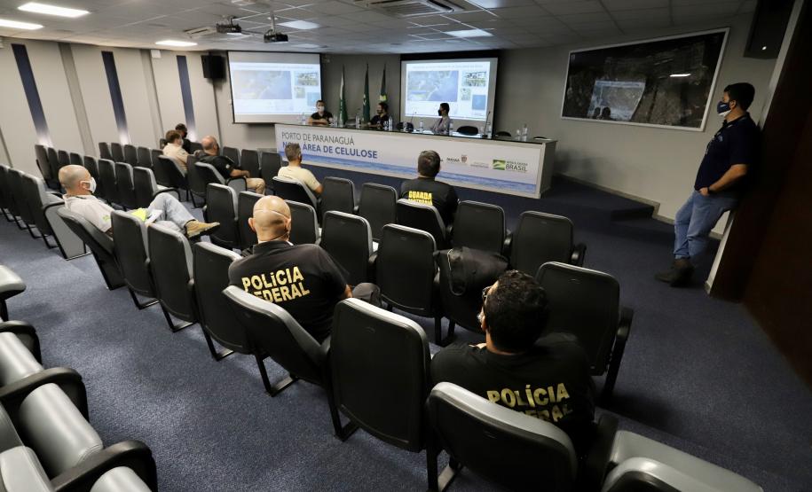 A Portos do Paraná compartilha com a Polícia Federal os dados obtidos nos 27  programas de monitoramentos ambientais. As informações colaboram com a operação “30 Days at Sea 3.0” (30 Dias no Mar) da International Criminal Police Organization - INTERPOL. A ação envolve cerca de 60 países e tem como foco principal o combate à poluição marítima.
