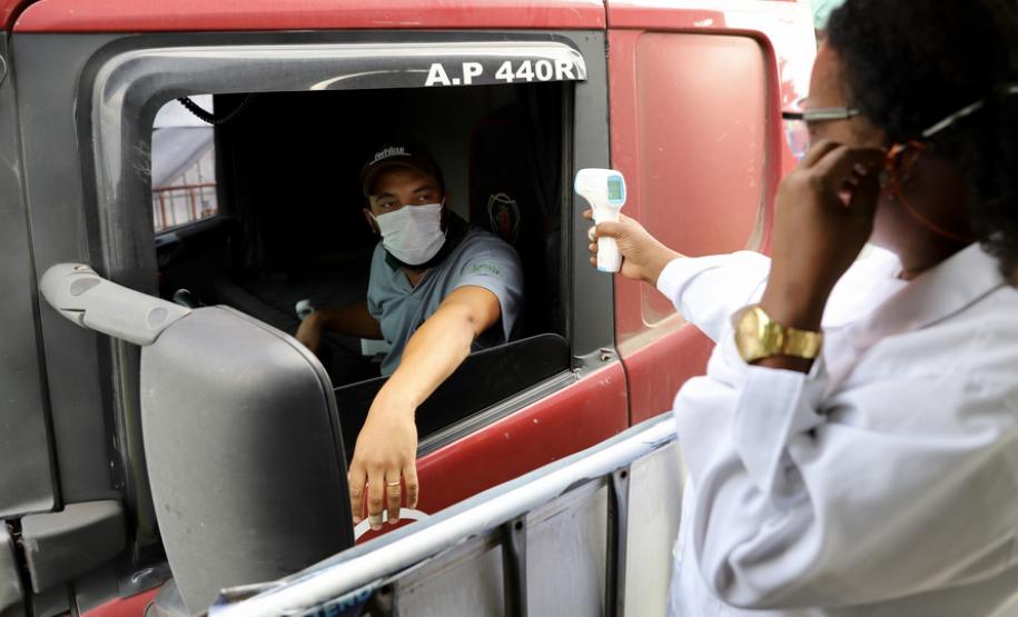 O auge do escoamento da safra coincide com o pico de novos casos e mortes pela Covid-19 no Brasil e no Paraná. Por isso, a Portos do Paraná conta com a consciência e a parceria dos motoristas.