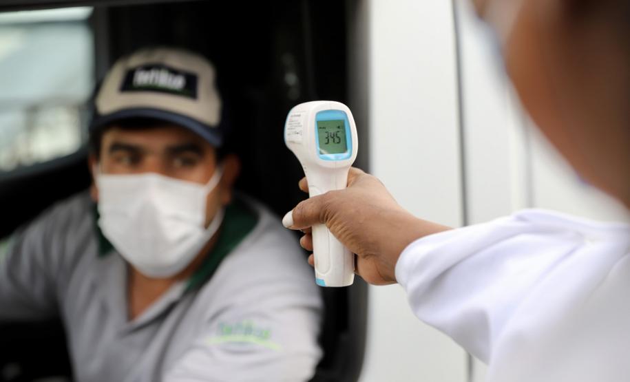 O auge do escoamento da safra coincide com o pico de novos casos e mortes pela Covid-19 no Brasil e no Paraná. Por isso, a Portos do Paraná conta com a consciência e a parceria dos motoristas.