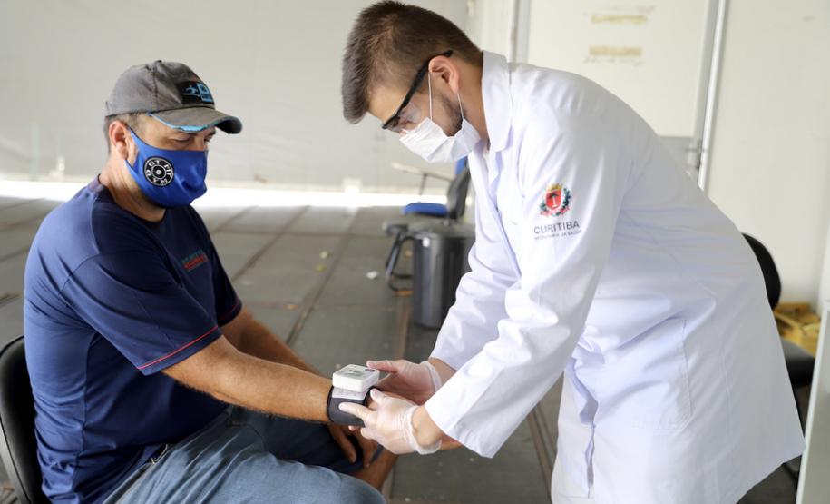 O auge do escoamento da safra coincide com o pico de novos casos e mortes pela Covid-19 no Brasil e no Paraná. Por isso, a Portos do Paraná conta com a consciência e a parceria dos motoristas.