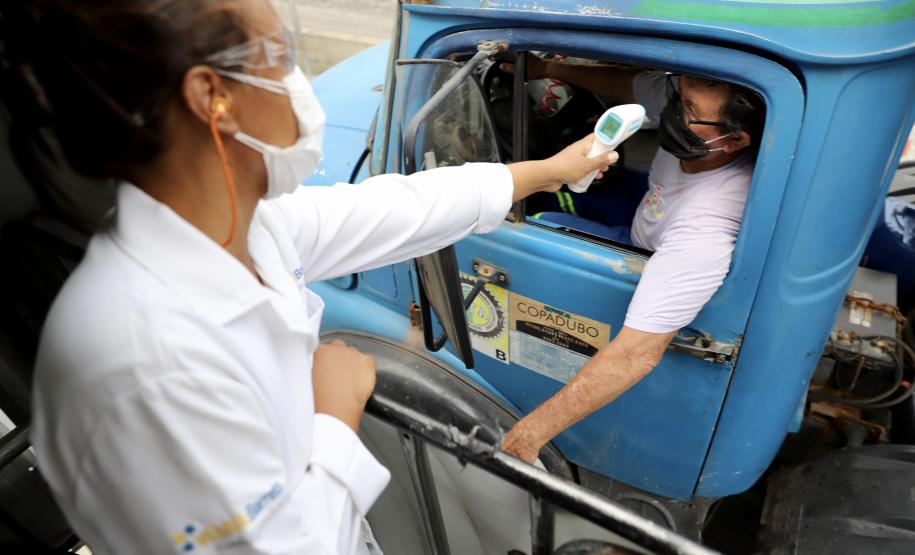 O auge do escoamento da safra coincide com o pico de novos casos e mortes pela Covid-19 no Brasil e no Paraná. Por isso, a Portos do Paraná conta com a consciência e a parceria dos motoristas.