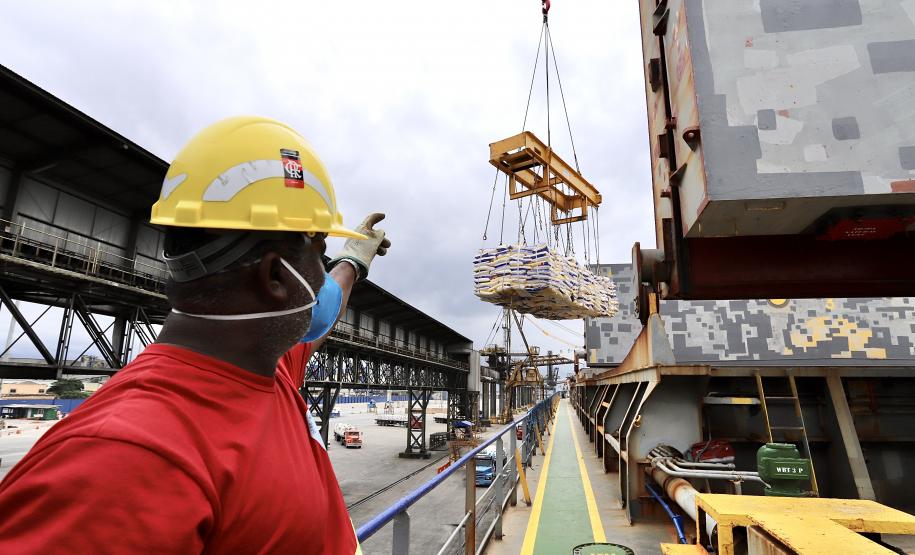 Produto abre tendência para embarque de outros itens alimentícios em sacas, na modalidade conhecida como break bulk ou carga geral. São 247.200 sacas, de 25 quilos cada, que têm como destino a República Democrática do Congo.