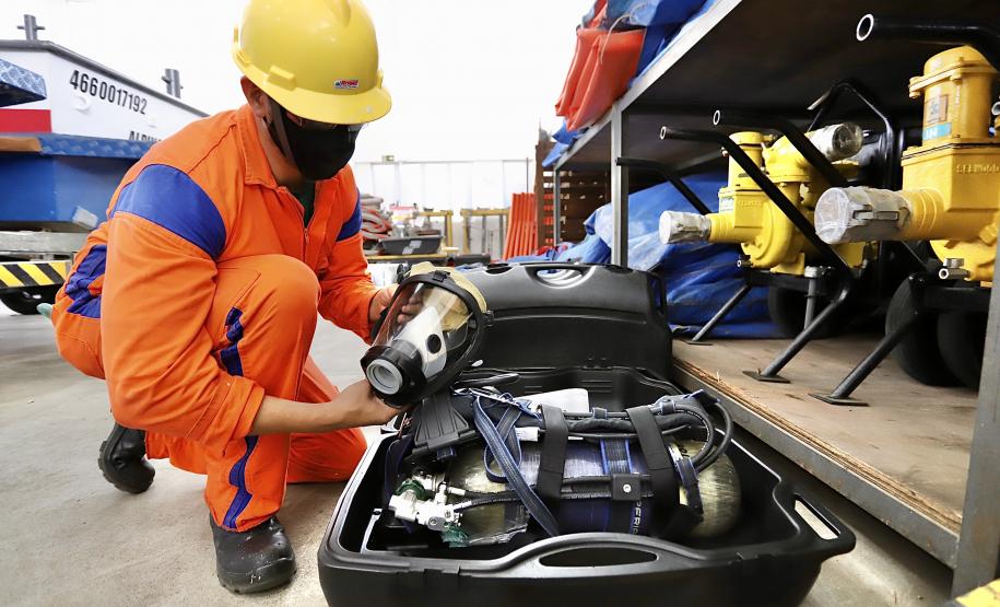 Quase 12 anos após o último incidente de grande proporção registrado em área do porto organizado, a Portos do Paraná reafirma seu compromisso com a preservação da vida, da saúde e do meio ambiente no desenvolvimento das atividades portuárias no Estado.
