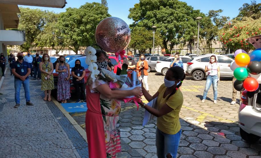 Assistente social e pedagoga da Portos do Paraná ganhou homenagem dos colegas de Recursos Humanos