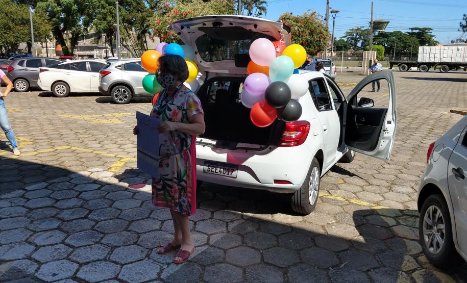Assistente social e pedagoga da Portos do Paraná ganhou homenagem dos colegas de Recursos Humanos