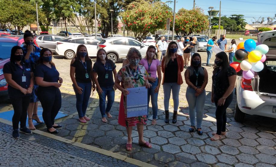 Assistente social e pedagoga da Portos do Paraná ganhou homenagem dos colegas de Recursos Humanos