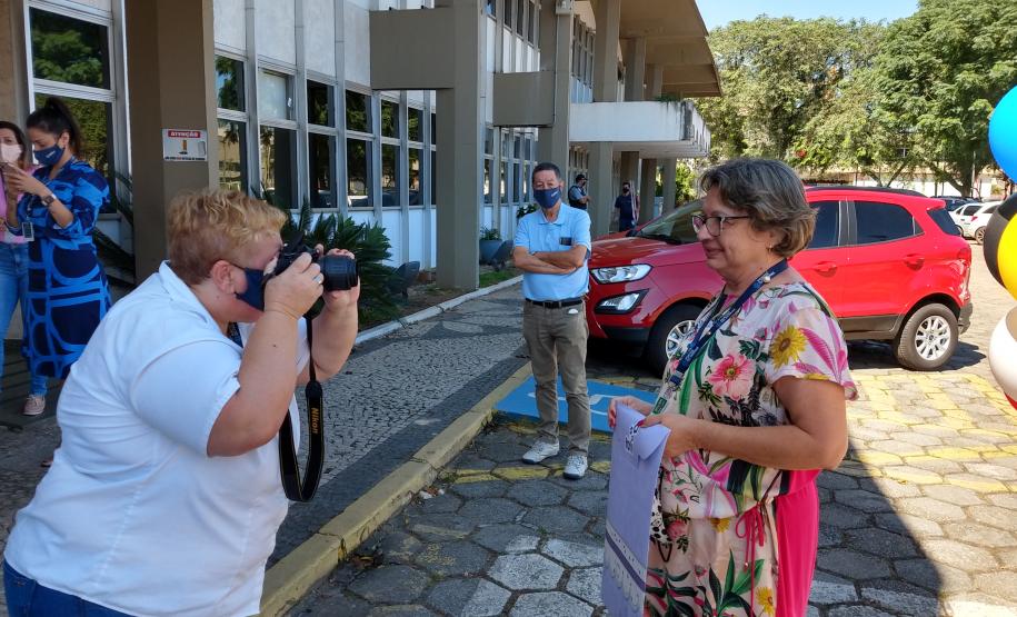 Assistente social e pedagoga da Portos do Paraná ganhou homenagem dos colegas de Recursos Humanos