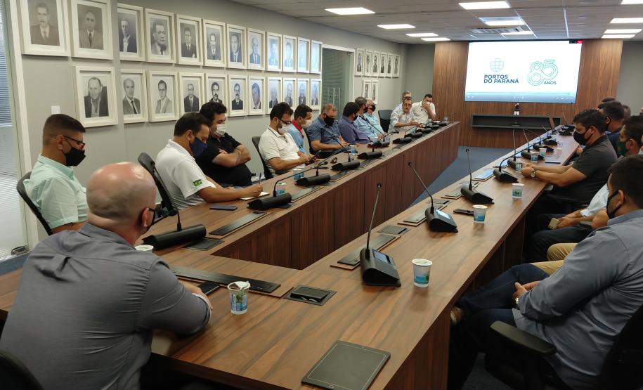 Com um ano de enfrentamento da pandemia da COVID-19, empresa pública se reúne com sindicatos de portuários e garante empenho pela defesa da vacinação da categoria, considerada essencial, e outras demandas