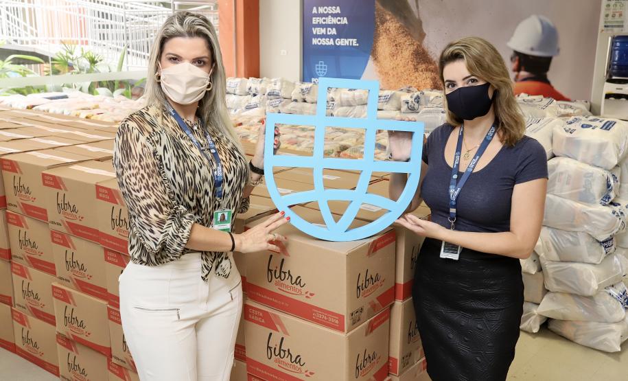 A comunidade portuária de Paranaguá e Antonina arrecadou 125 toneladas alimentos para a campanha Cesta Solidária do Governo do Estado. Em 9 mil cestas básicas são 45 toneladas de arroz, 25 toneladas de açúcar; 9 toneladas de fubá; 9 toneladas de farinha de trigo; 9 toneladas de feijão; 9 toneladas de sal; 4,5 toneladas de macarrão; 4,5 toneladas de farinha de milho; 2.250 quilos de café; 9 mil pacotes de bolacha e 9 mil garrafas de óleo de soja; além de 36 mil rolos de papel higiênico que serão distribuídas