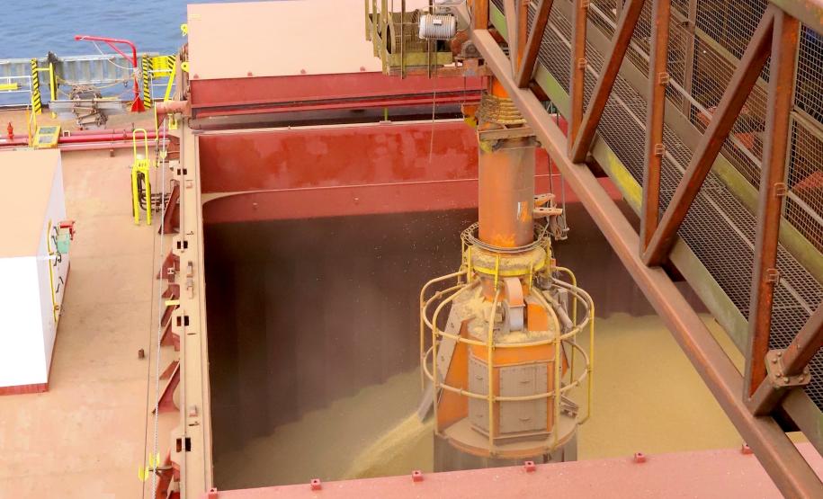 Crescimento se deu em março. Em janeiro, foram 30 mil toneladas, passando para 494.899 em fevereiro e chegando a 1.641.938 toneladas no mês passado. Complexo integra os silos públicos e nove terminais privados.