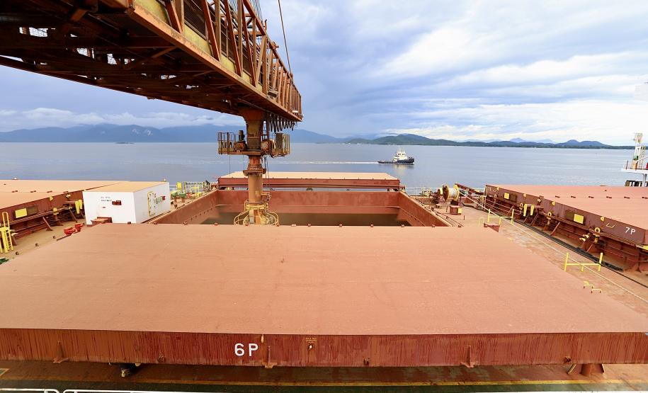 Crescimento se deu em março. Em janeiro, foram 30 mil toneladas, passando para 494.899 em fevereiro e chegando a 1.641.938 toneladas no mês passado. Complexo integra os silos públicos e nove terminais privados.