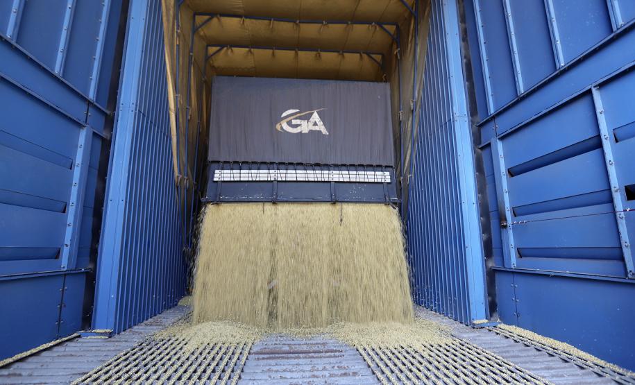 Crescimento se deu em março. Em janeiro, foram 30 mil toneladas, passando para 494.899 em fevereiro e chegando a 1.641.938 toneladas no mês passado. Complexo integra os silos públicos e nove terminais privados.