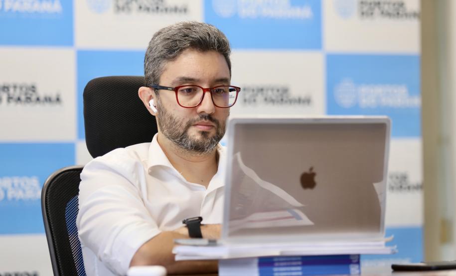 Na última quinta-feira (8), a Portos do Paraná se reuniu com os dirigentes dos Portos do Sul para também debater os avanços e desafios do setor, no Fórum regional Sul Export. Além do diretor-presidente da empresa pública paranaense, Luiz Fernando Garcia, participaram do debate, mediado pelo presidente da Associação Brasileira dos Terminais Portuários (ABTP), Jesulado Silva, os superintendentes da Portos RS (Rio Grande do Sul), do Porto de Itajaí e da SCPar.