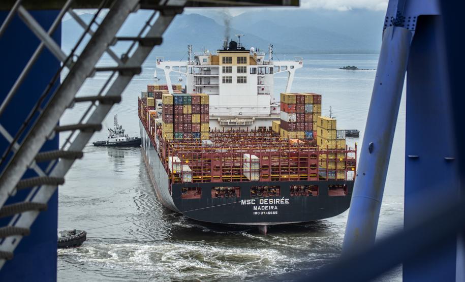 Foram 95.633 TEUs (unidades de contêineres de 20 pés) importados e exportados em março. O número representa um crescimento de 24% quando comparado ao mesmo mês de 2020. Recorde anterior havia sido registrado em novembro de 2020, com 94.406 TEUs.