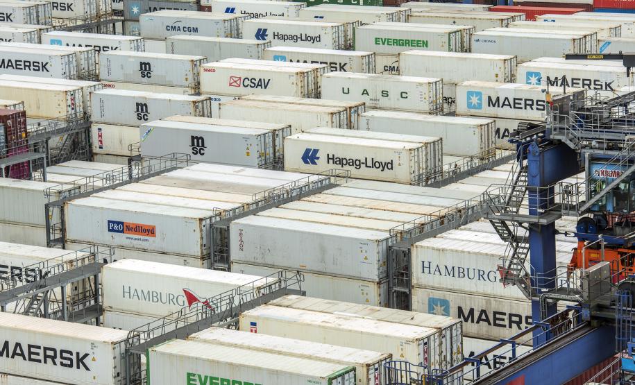 Foram 95.633 TEUs (unidades de contêineres de 20 pés) importados e exportados em março. O número representa um crescimento de 24% quando comparado ao mesmo mês de 2020. Recorde anterior havia sido registrado em novembro de 2020, com 94.406 TEUs.